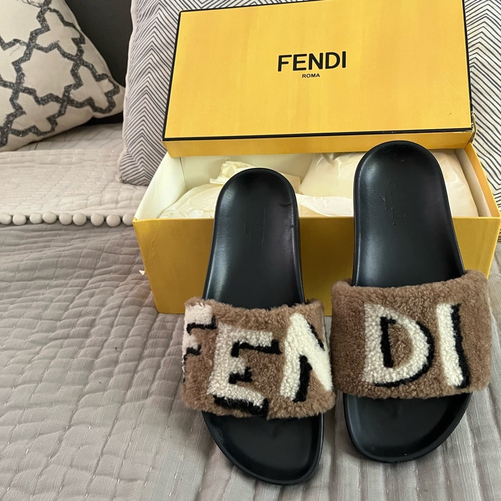 Fendi shearling slides men 7 Woman 10